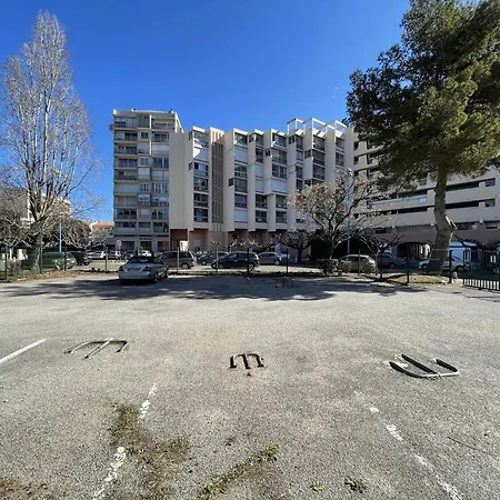 Bel T2 Avec Parking, Clim, Proche Et Commerces, Saint-cyprien - Fr-1-106-71